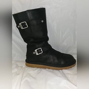 Black UGGs with light fur inside size 5 Us